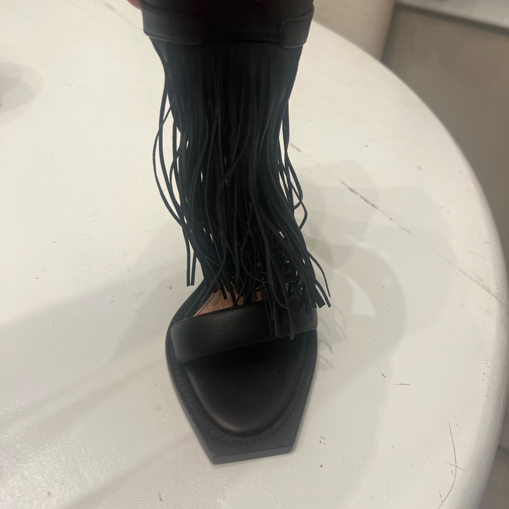 Alexander McQueen
Leather fringe heels